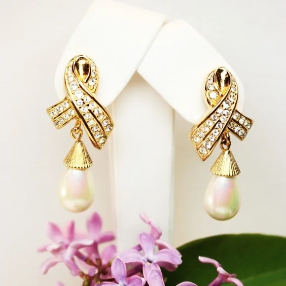 ⚜️ Vintage Christian Dior Pearl Drop Earrings - Picture 5 of 16